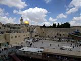 Klagemauer mit der al-Aqsa-Moschee im Hintergrund (Goldene Kuppel)